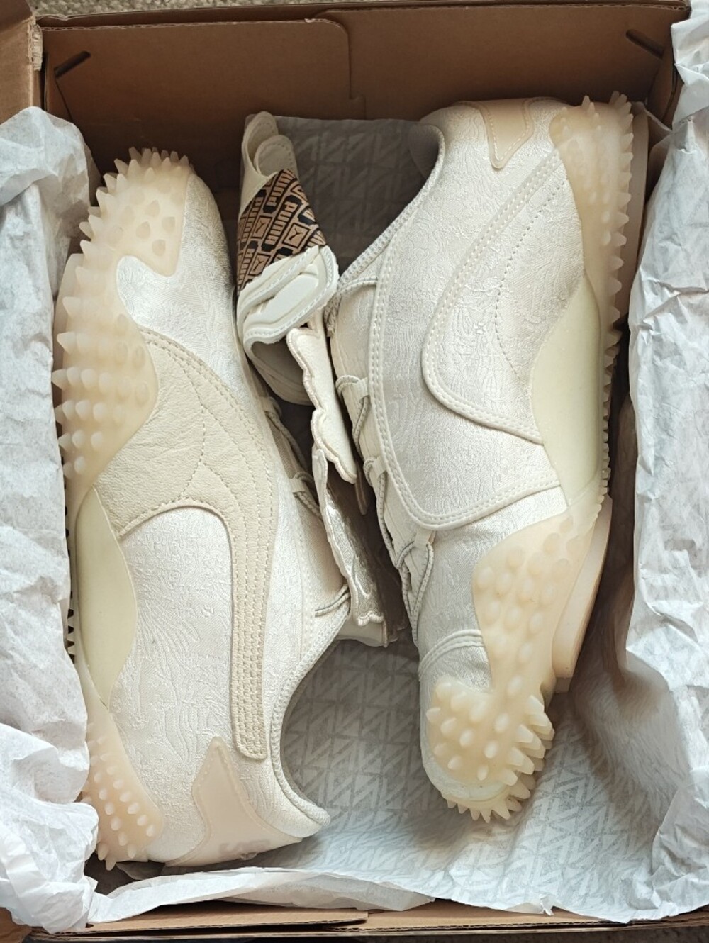 Women’s White Floral Accent Sneakers - Picture 6 of 7